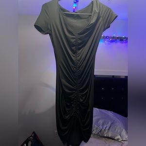 Short sleeve fashion nova dress ruched down the middle brand new with tags